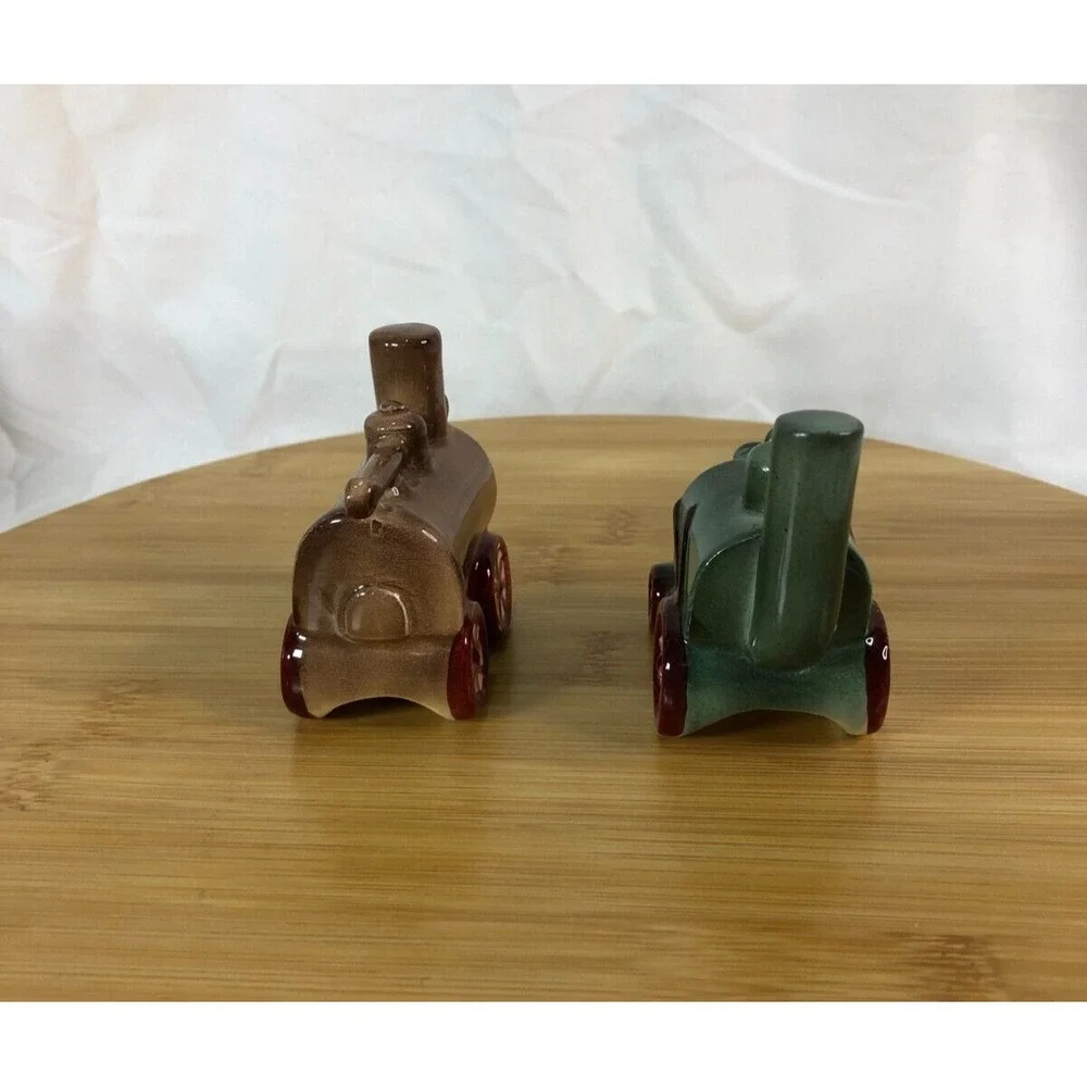 Vintage Train Engine Locomotive Salt and‎ Pepper Shakers Japan